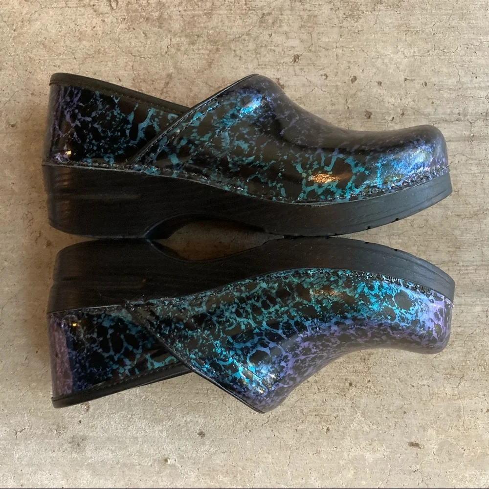 Dansko | Pewter Leopard Patent Professional Clogs - Picture 4 of 11